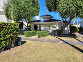 Building Photo - 1800 Club House Dr