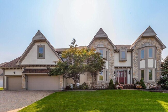Foto del edificio - {5801} Spacious 2 Story Home in highly des...