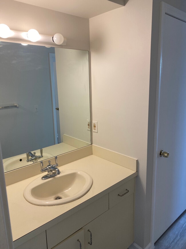 Building Photo - 405 N Main St