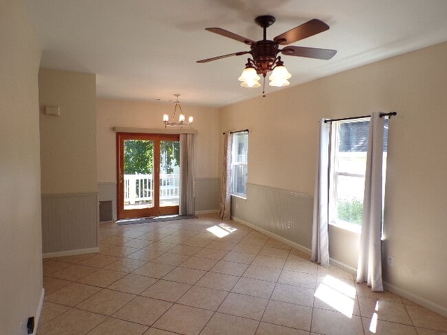 Building Photo - Mid Island home for rent