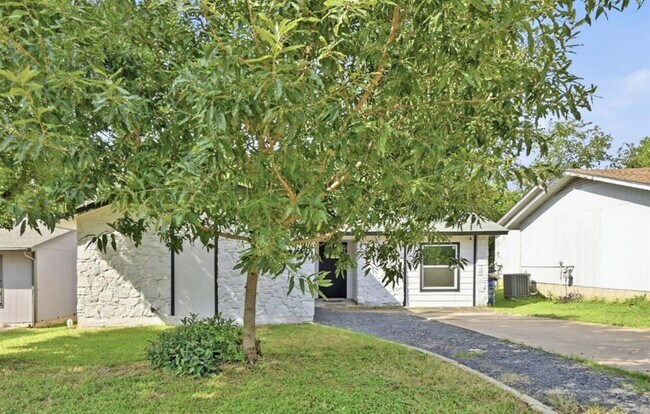 Foto del edificio - 2313 Lakehurst Dr