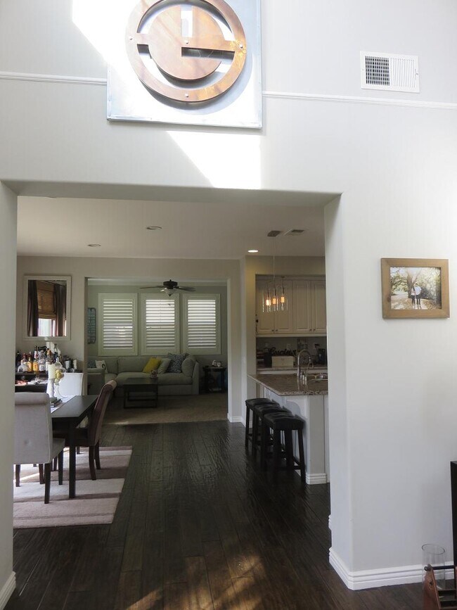 Foto del edificio - 3245 Larkspur St