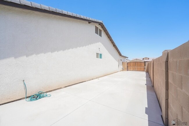 Building Photo - 3457 W 39th Ln