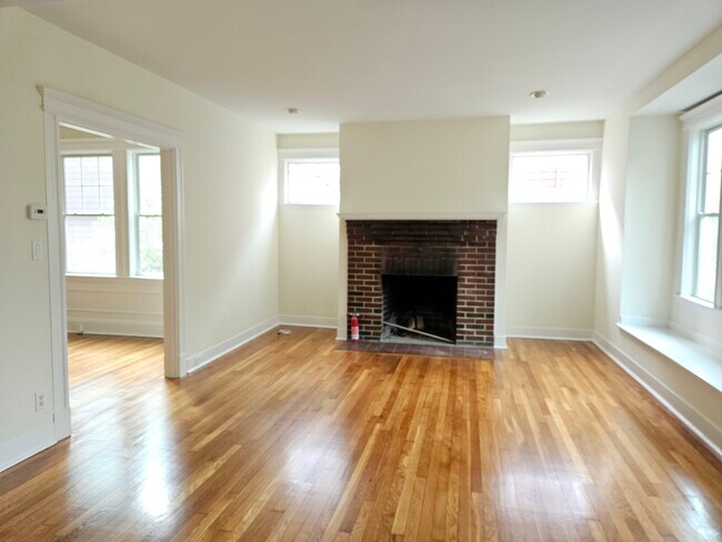 Building Photo - 22 Castleton St