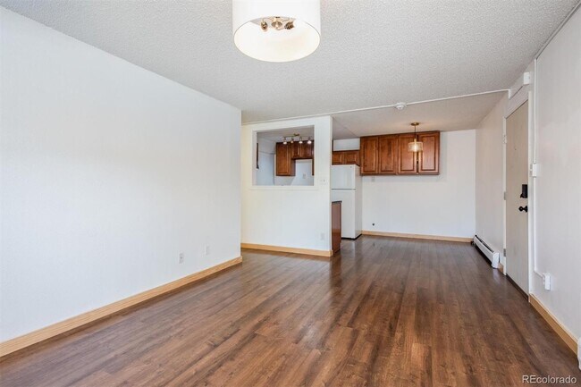 Building Photo - 501 Golden Cir