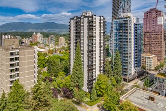Building Photo - Spruce Gardens