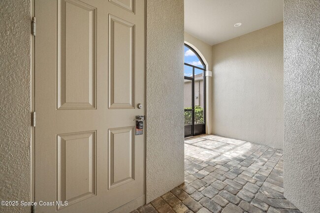 Foto del edificio - 8233 Loren Cove Dr