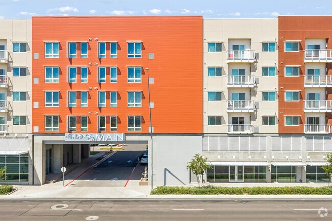 Building Photo - Residences on Main