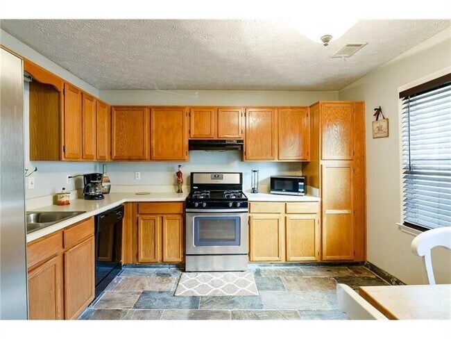 Foto del edificio - 1004 Kennesborough Rd NW