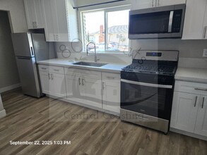 Building Photo - 1378 Yale Pl