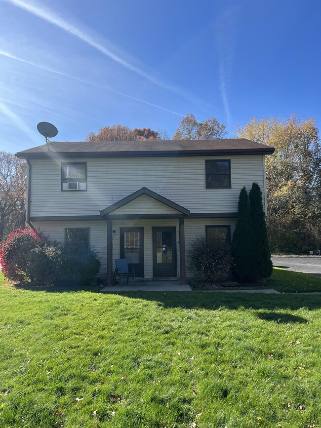 Building Photo - 624 N 4 Mile Run Rd