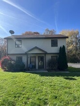 Building Photo - 624 N 4 Mile Run Rd