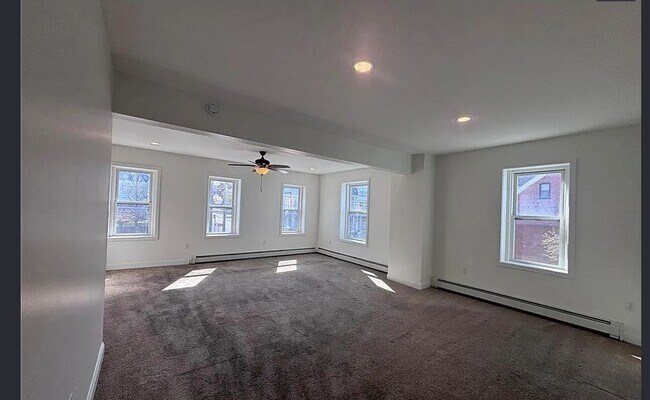 Building Photo - Spacious 3-Bedroom Apartment with Parking Limited-Time Offer!