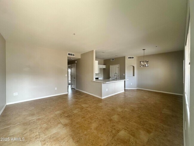 Foto del edificio - 6920 E 4th St