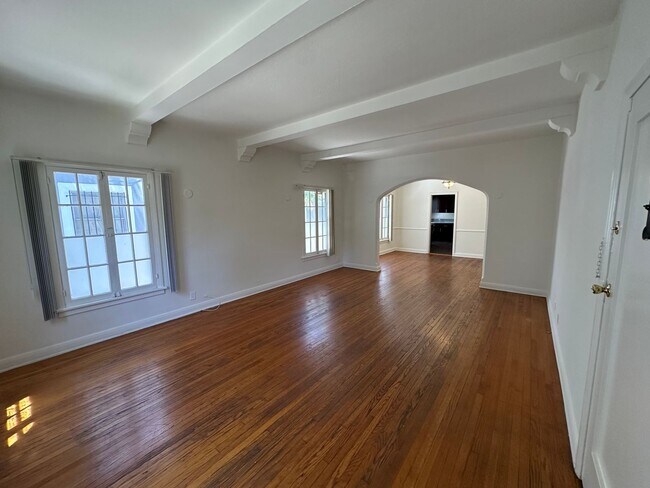 Foto del edificio - 454 N Orange Grove Ave