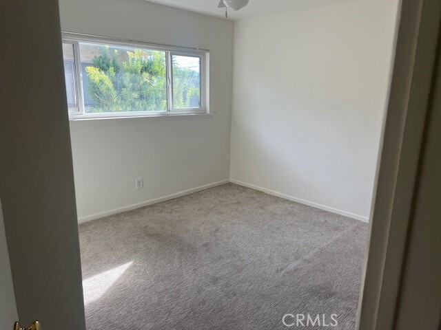 Foto del edificio - 5851 Woodman Ave