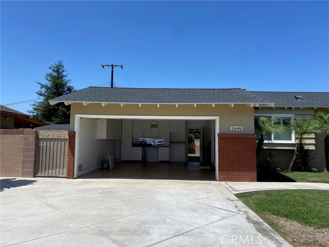 Building Photo - 1646 N Fireside St
