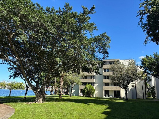 Foto del edificio - 10090 NW 80th Ct
