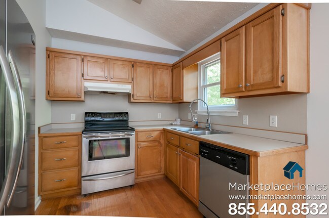 Building Photo - 5570 Betty Ln