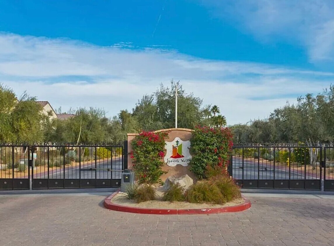 Foto principal - Georgous 4-bedroom, 3-bath detached condo ...