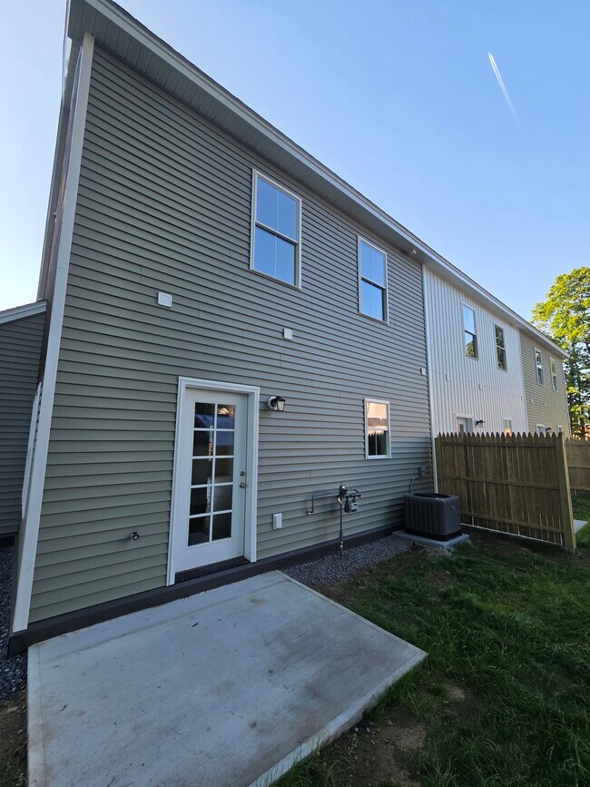 Building Photo - 14 Beaver Way