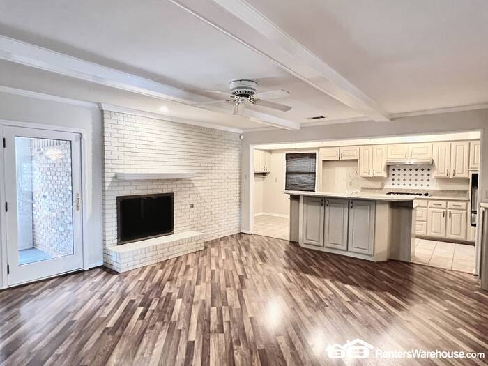 Large 4 bedroom home with a Pool. House Rental in Grand Prairie, TX