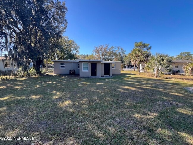 Foto del edificio - 8931 Devonshire Blvd