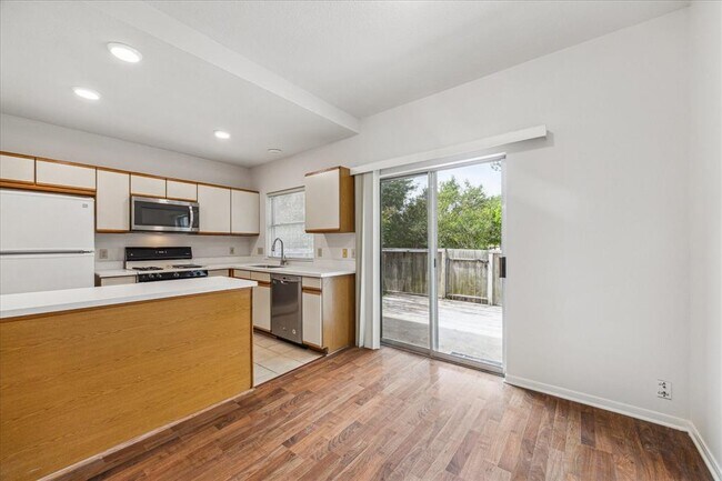 Foto del edificio - 2930 Grants Lake Blvd