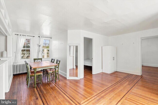 Foto del edificio - 1038 W Lancaster Ave