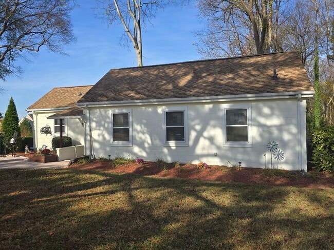 Building Photo - 8356 Ellerson Dr