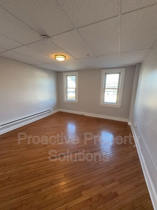 Building Photo - 746-748 River Street