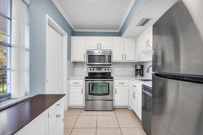 Foto del edificio - 2800 N Palm Aire Dr