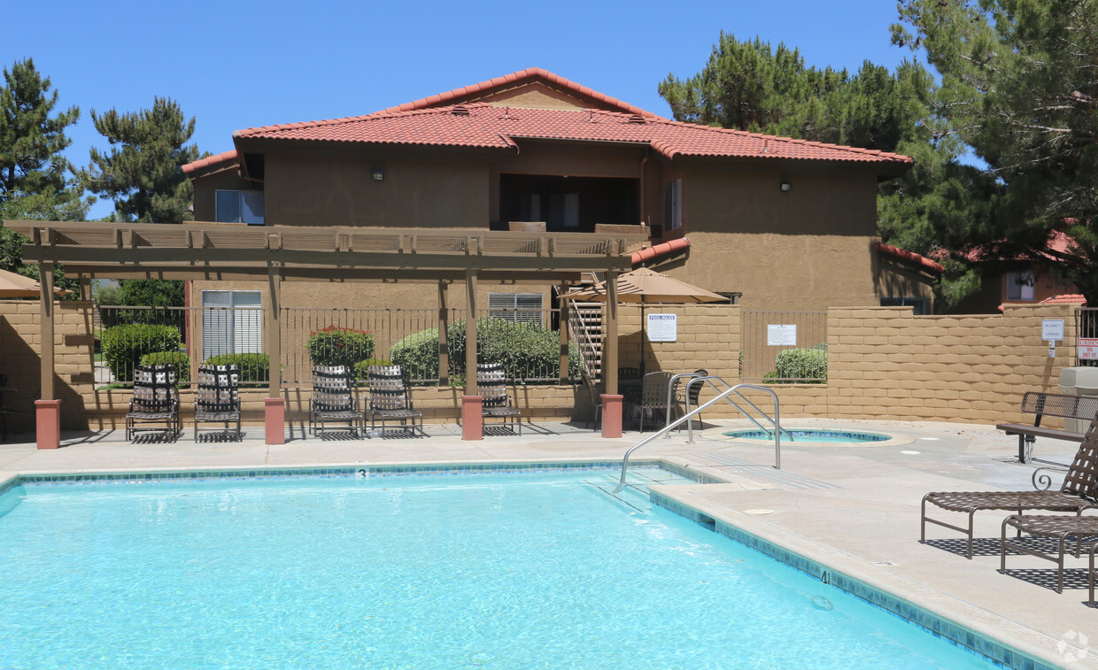 Foto principal - The Arches at Regional Center West Apartments