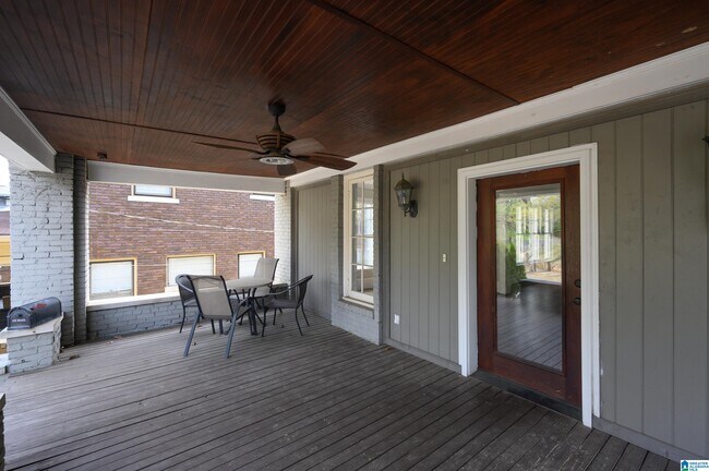 Building Photo - 2810 Rhodes Cir S