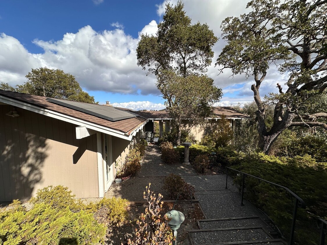 Primary Photo - Los Altos Hills Retreat w/ stunning views ...