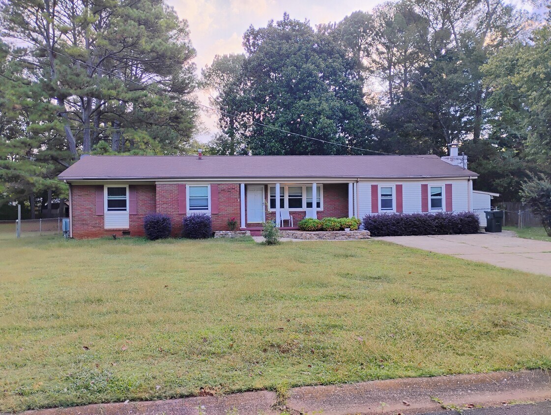 Foto principal - 706 Anderson Cir