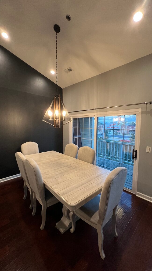 Building Photo - 475 Scots Dr