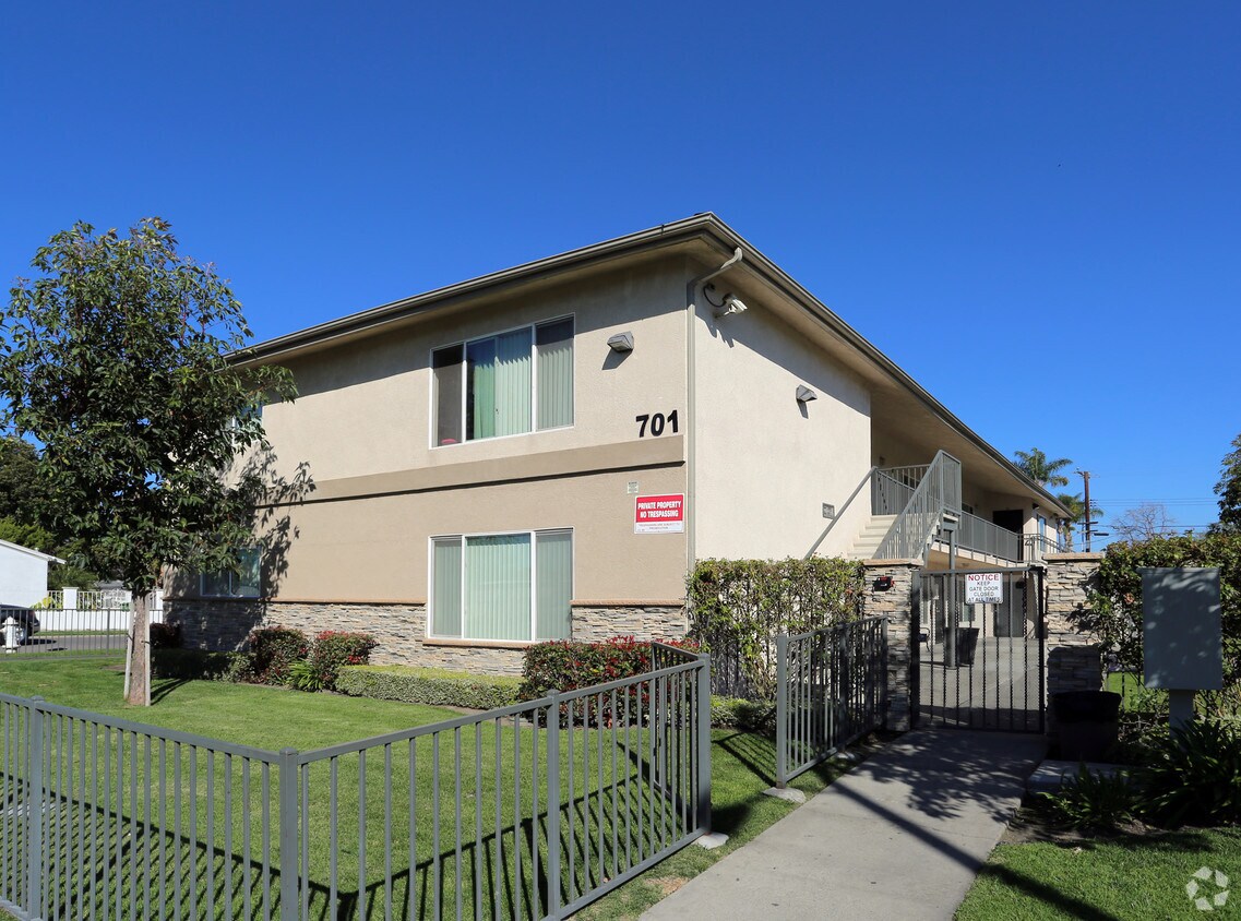 Primary Photo - Townsend & Raitt Apartments