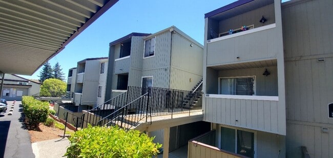 Building Photo - Great 1br 1ba in Vallejo with Patio Commun...