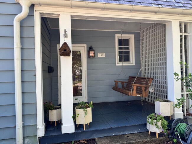 Foto del edificio - 305 Hurley Ave