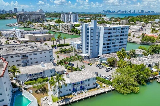 Foto del edificio - 7143 Bonita Dr