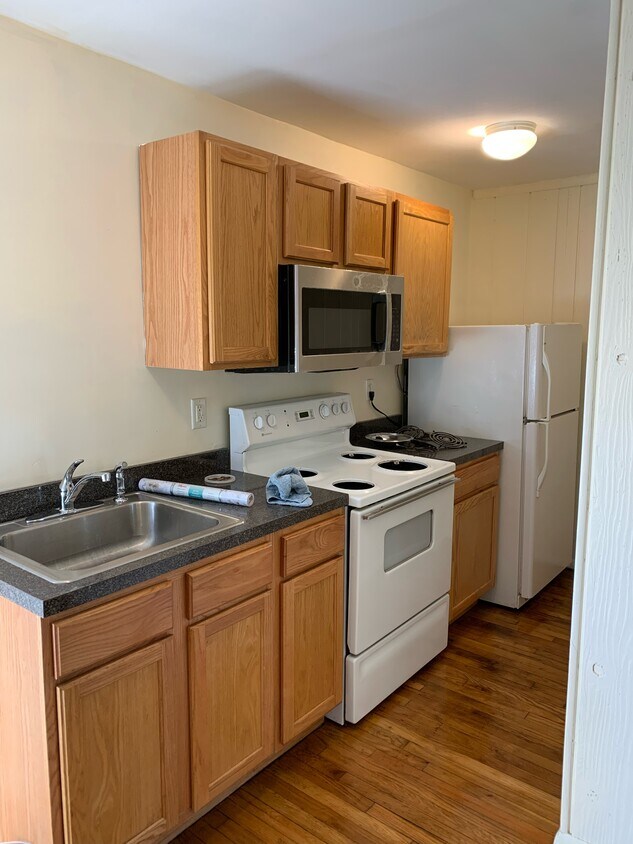 Foto principal - 49 DuPont Pl