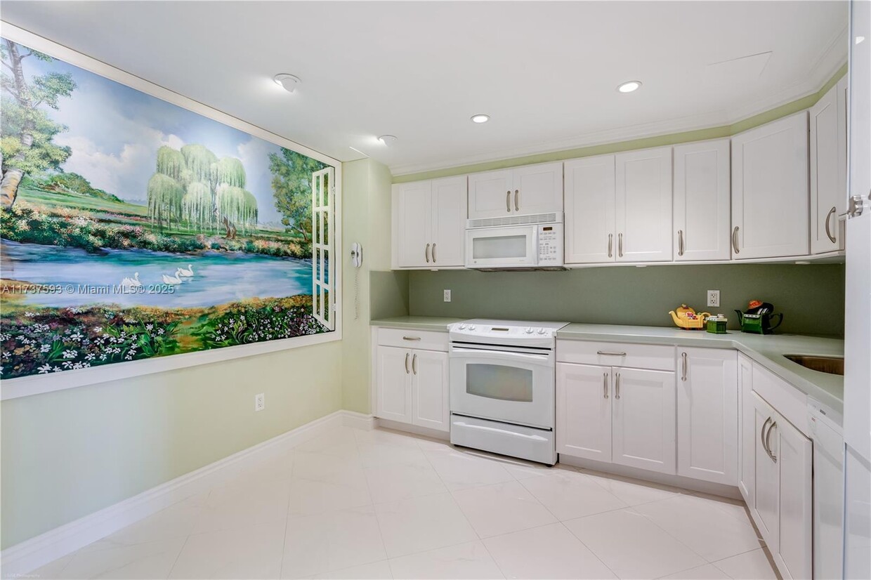 Foto principal - 9801 Collins Ave