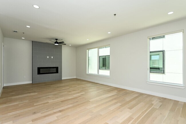 005-foto-sala-de-estar-15642777 - Seegar Townhomes