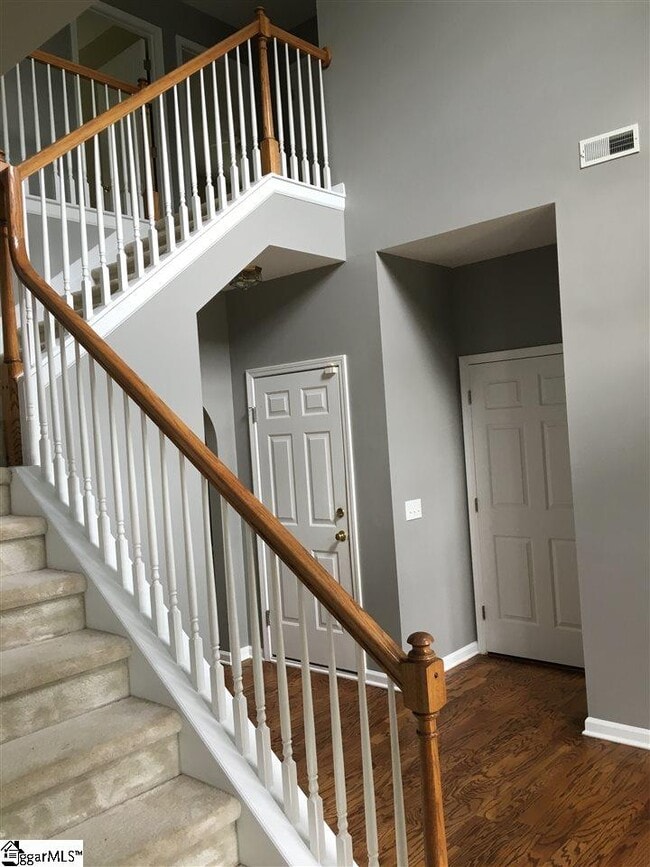 Building Photo - 30 Halehaven Dr