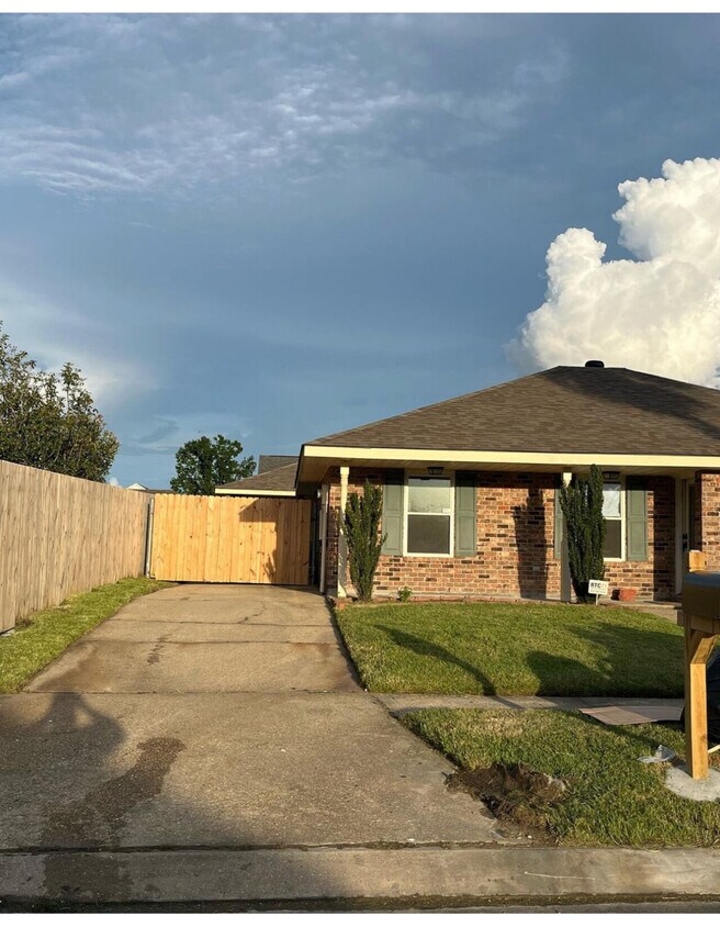 14 Pampas Dr, LaPlace, LA 70068 House Rental in LaPlace, LA