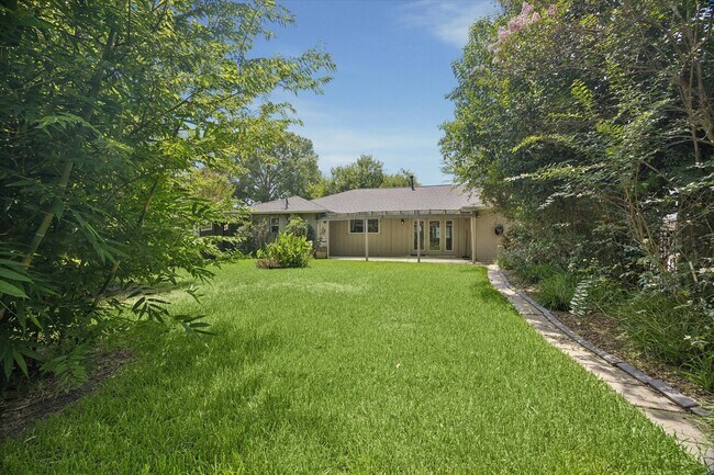 Foto del edificio - 10303 Greenwillow Dr