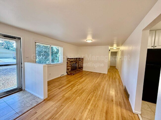 Foto del edificio - 1125 W 8th Ave Dr