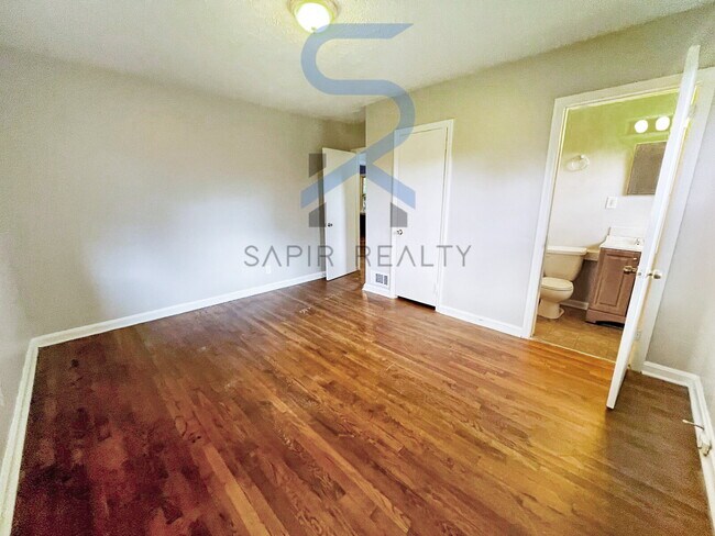 Foto del edificio - 3017 Belvedere Ln