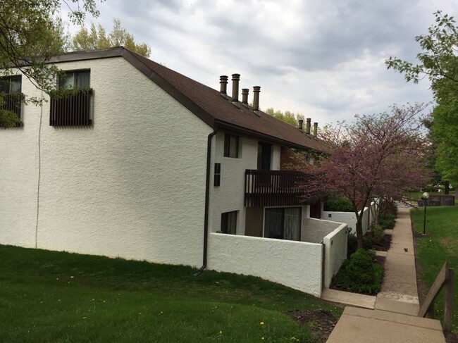 Outside view of Upstairs End Unit - 812 Stratford Dr